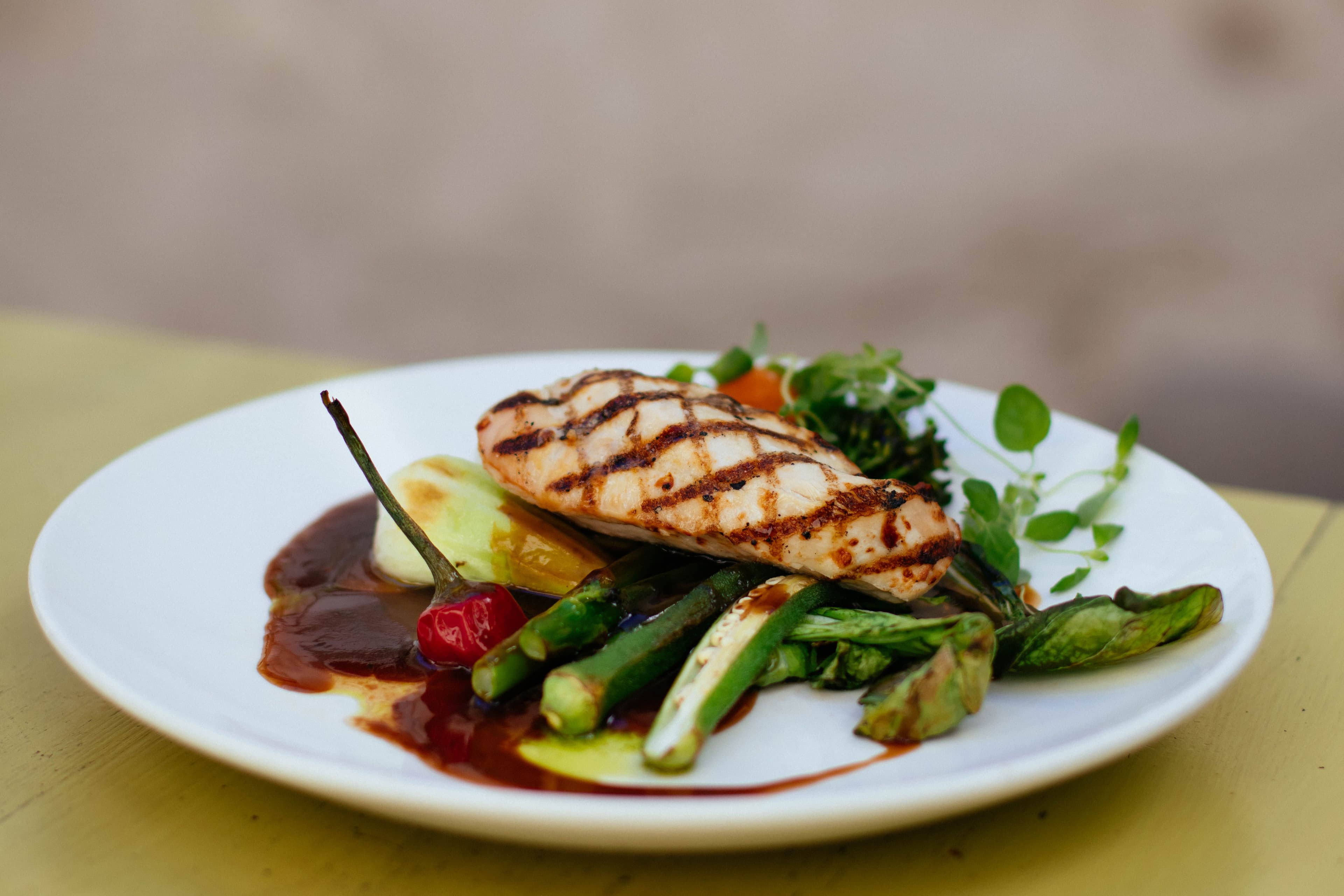 Balanced kids meal with vegetables and chicken